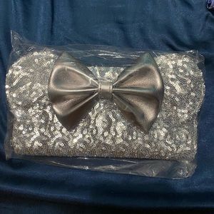 Silver wallet Loungefly